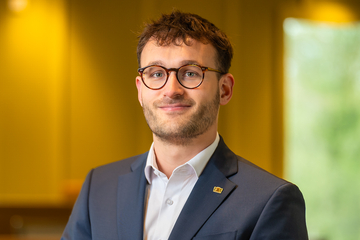 Michael Ally in de Provincieraadzaal