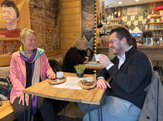 David Coppens en Joke Schauvliege in De Prins Drink Koffie, Aalst