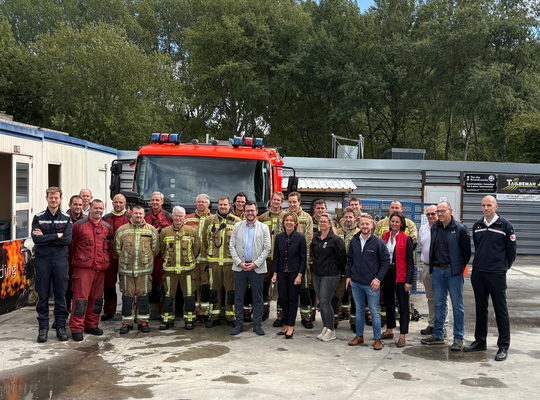Gedeputeerde Coppens en gouverneur Van Cauter samen met PAULO-Brandweeropleiding en HVZ Waasland