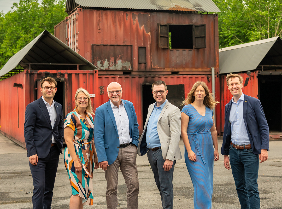 Gedeputeerden en raadsleden op de site van PAULO