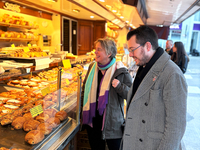 David Coppens bij de bakker tijdens de zaterdagmarkt
