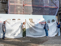 Gedeputeerde Coppens met schepenen Blommaert, De Meerleer en Smeyers Vernieuwde raadszaal in belfort van Aalst