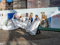 Gedeputeerde Coppens met schepenen Blommaert, De Meerleer en Smeyers Vernieuwde raadszaal in belfort van Aalst