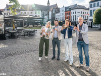 Gedeputeerde Coppens met schepenen Blommaert, De Meerleer en Smeyers Vernieuwde raadszaal in belfort van Aalst